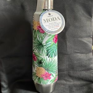 MANNA MODA Stainless Steel Double Wall Vacuum Insulated 18oz Bottle